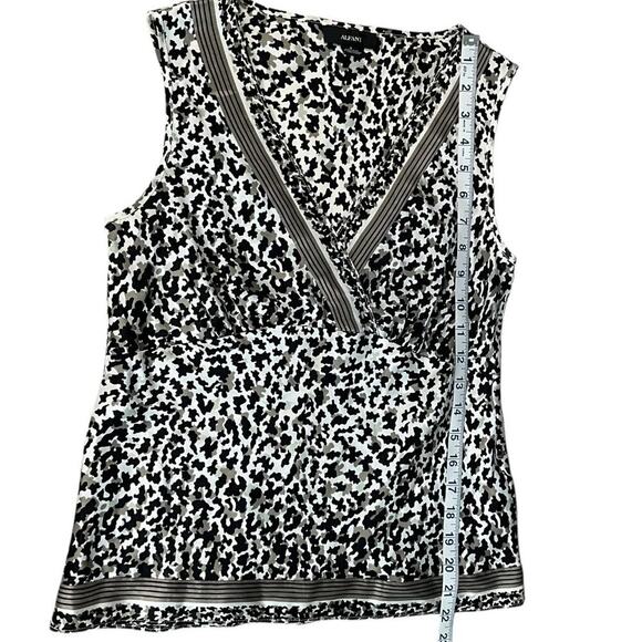 ALFANI Y2K Vintage Animal Print 100% Silk Blouse V-Neck Size 2 Tan/Back Retro - Picture 5 of 7